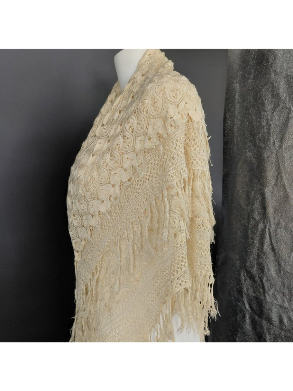 Vintage Crochet Shawl Wrap Women White Fringe Floral Boho Festival Pashmina - Picture 8 of 11
